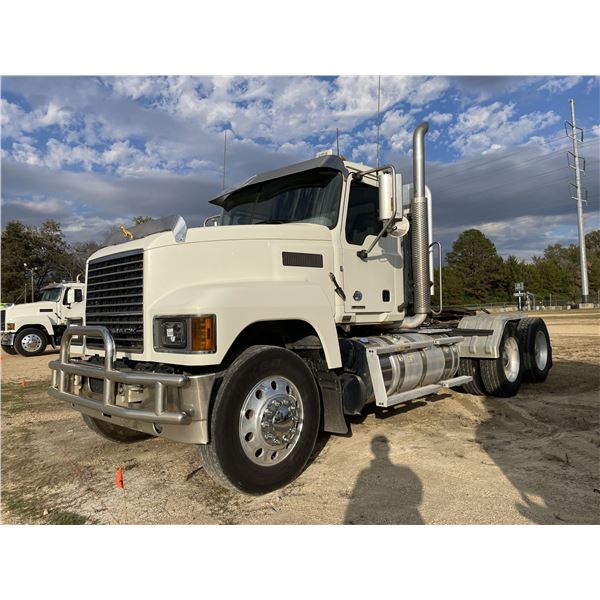 2019 MACK PI64T Day Cab Truck