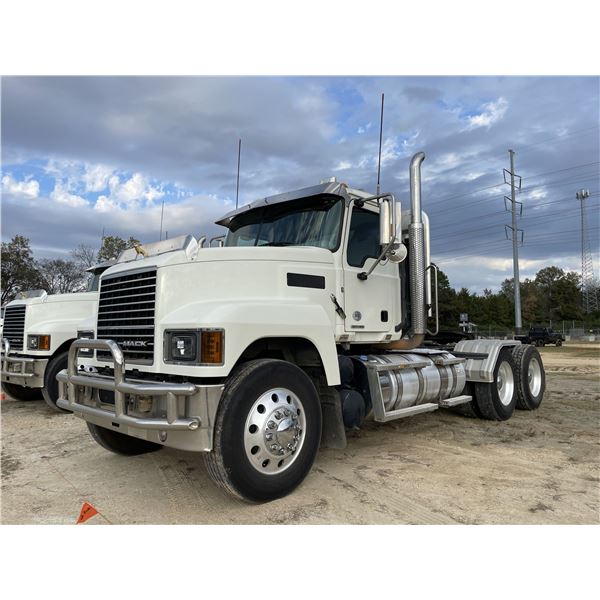 2019 MACK PI64T Day Cab Truck