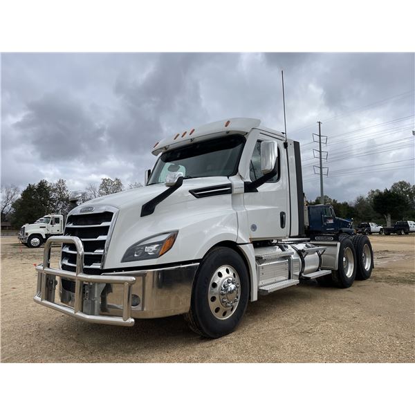 2020 FREIGHTLINER CASCADIA Day Cab Truck