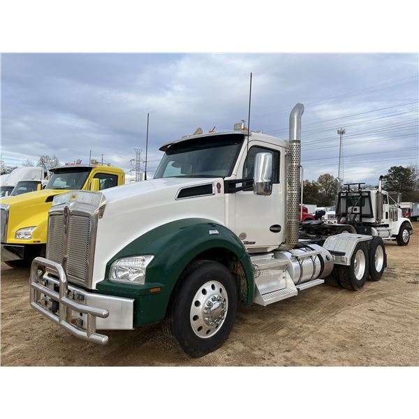 2018 KENWORTH T880 Day Cab Truck