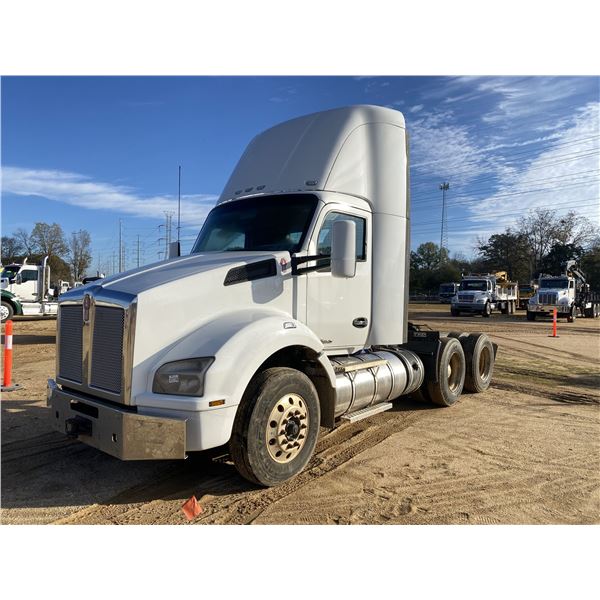 2018 KENWORTH T880 Day Cab Truck