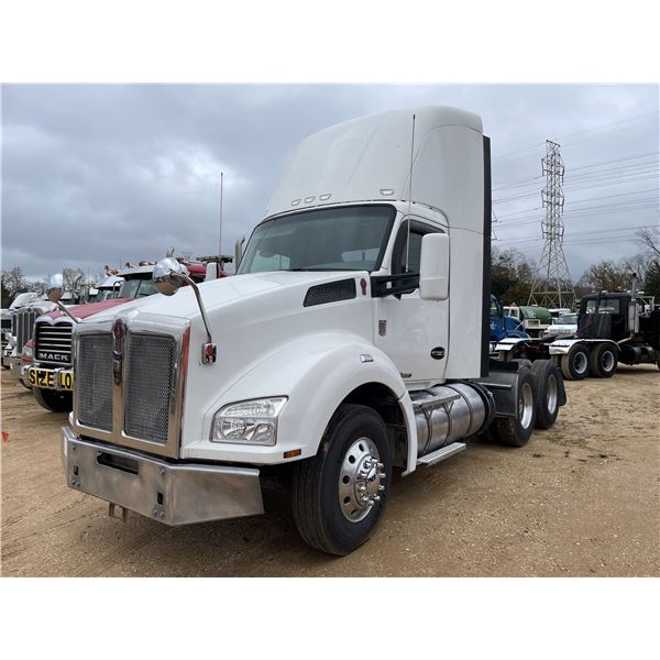 2019 KENWORTH T880 Day Cab Truck