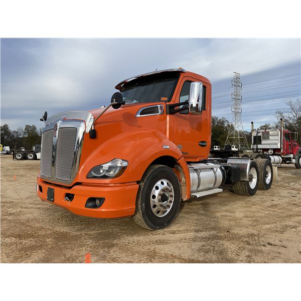 2020 KENWORTH T680 Day Cab Truck