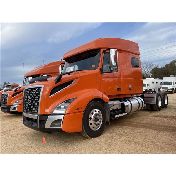 2020 VOLVO VNL760 Sleeper Truck