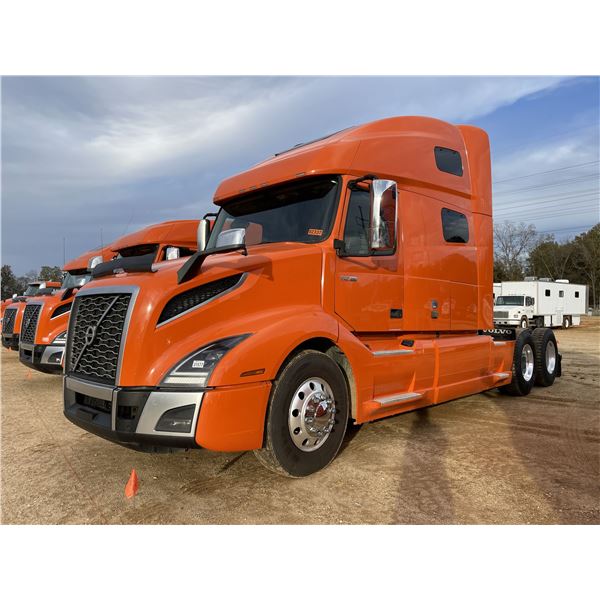 2020 VOLVO VNL760 Sleeper Truck