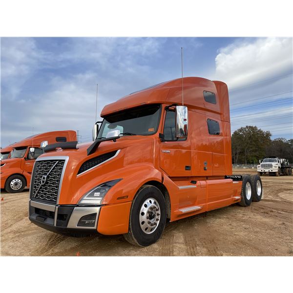 2019 VOLVO VNL760 Sleeper Truck