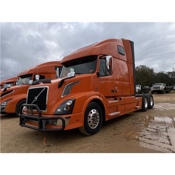 2016 VOLVO VNL64T Sleeper Truck