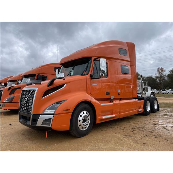 2020 VOLVO VNL760 Sleeper Truck