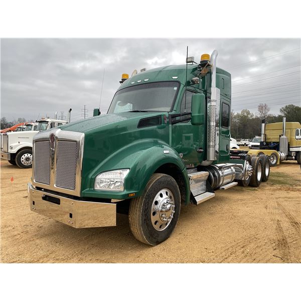 2016 KENWORTH T880 Sleeper Truck