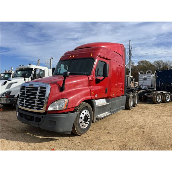 2014 FREIGHTLINER CASCADIA Sleeper Truck