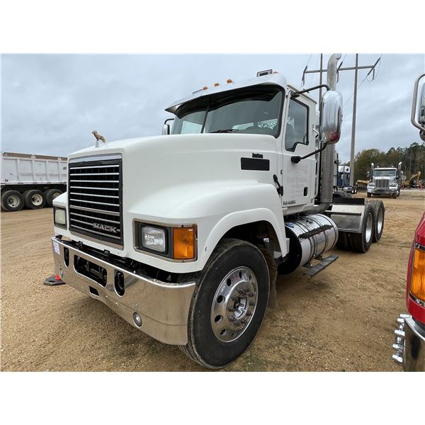 2015 MACK CHU613 Day Cab Truck