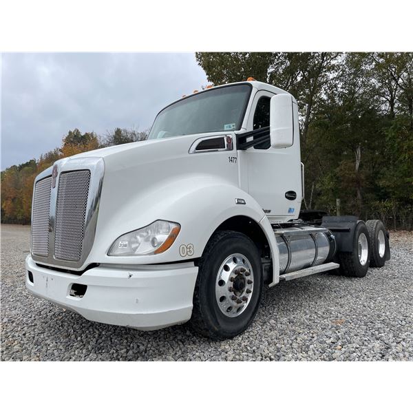 2014 KENWORTH T680 Day Cab Truck
