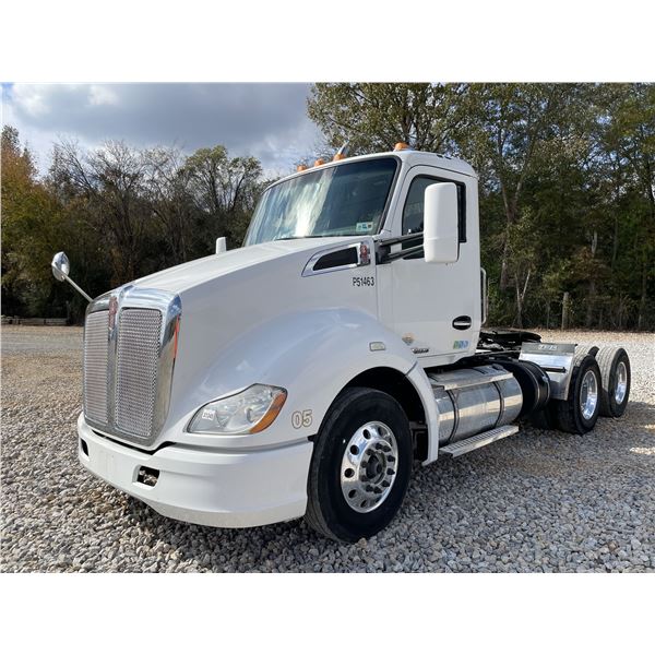 2014 KENWORTH T680 Day Cab Truck
