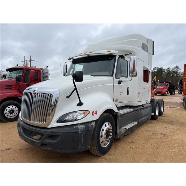2015 INTERNATIONAL PROSTAR+ 122 Sleeper Truck