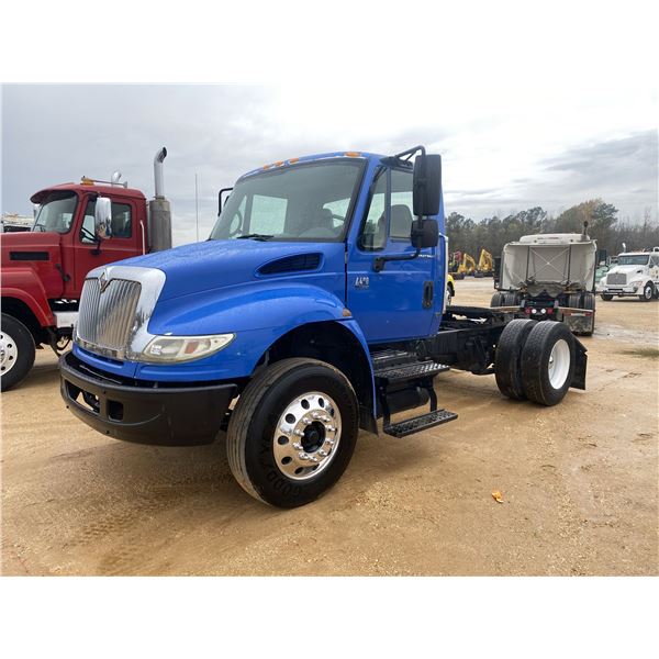 2006 INTERNATIONAL 4400 Day Cab Truck