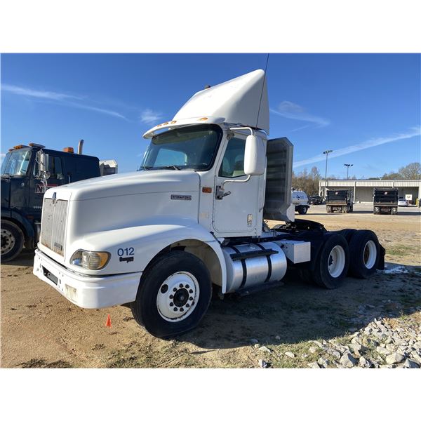 2001 INTERNATIONAL 9100i Day Cab Truck