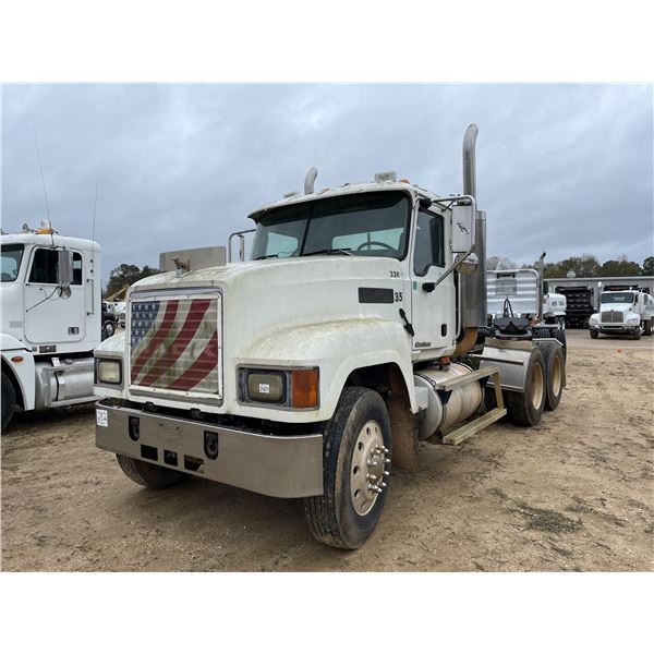 2005 MACK CH613 Day Cab Truck