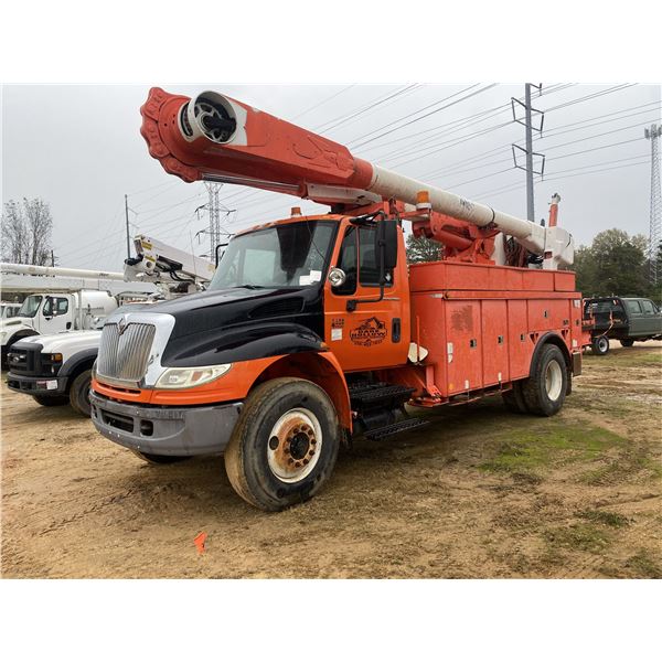 2005 INTERNATIONAL 4400 Bucket Truck