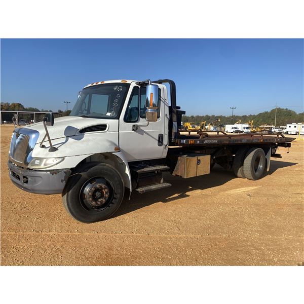 2005 INTERNATIONAL 4400 Rollback Truck