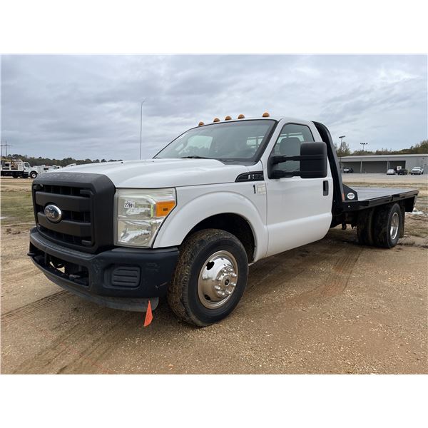 2011 FORD F350 XL Flatbed Truck