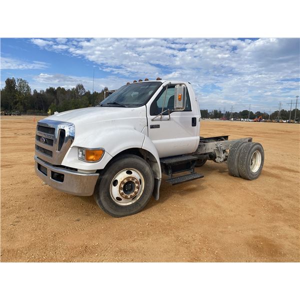 2006 FORD F650 XL Cab and Chassis Truck