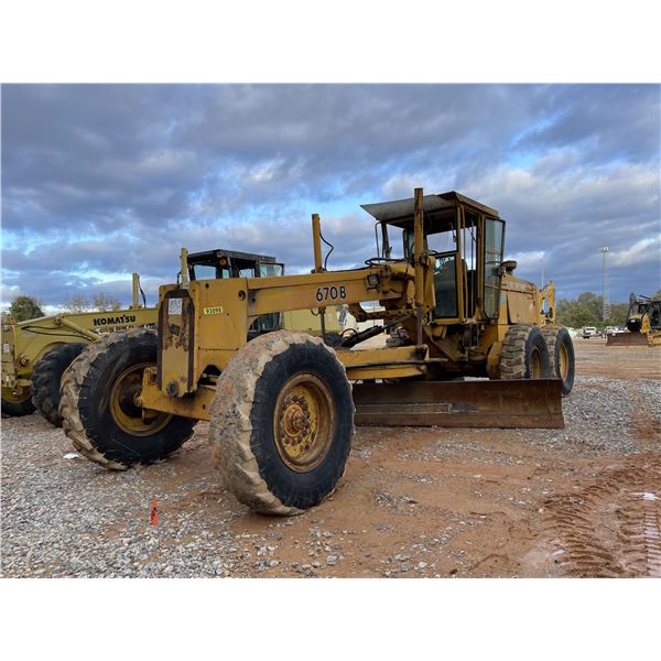 1987 JOHN DEERE 670B Motor Grader