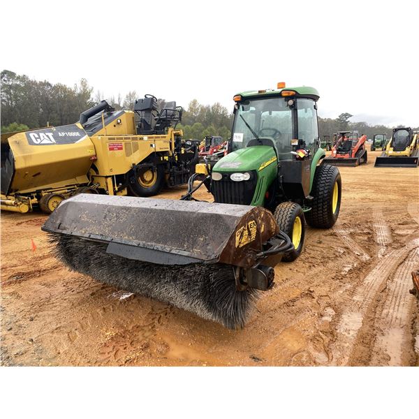 2010 JOHN DEERE 4520 Broom