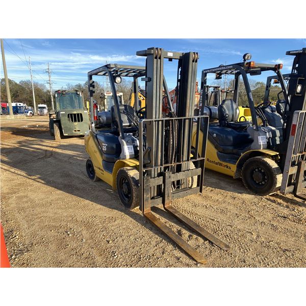 2013 KOMATSU FG25T-16 Forklift - Mast