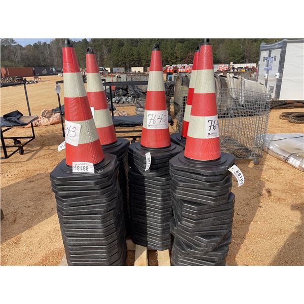(25) SAFETY CONES