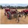 Image 9 : INTERNATIONAL FARMALL 140 Farm Tractor