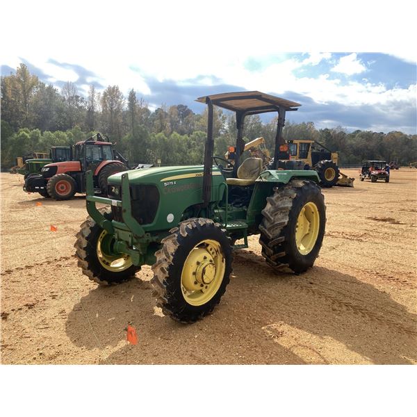 JOHN DEERE 5075E Farm Tractor