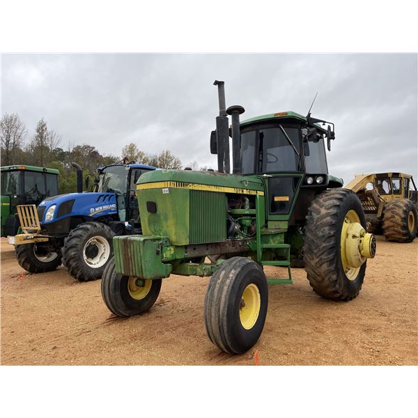 JOHN DEERE 4440 Farm Tractor