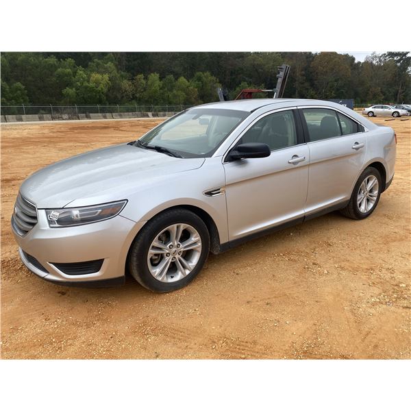 2016 FORD TAURUS Automobile