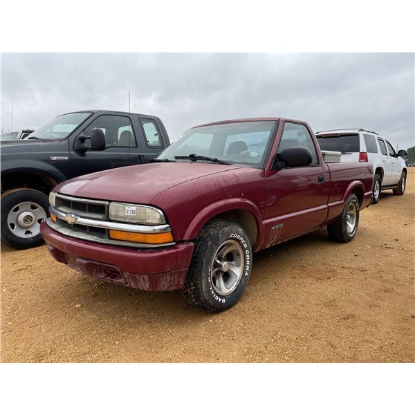 2000 CHEVROLET S10 LS Pickup Truck