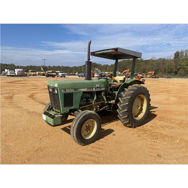 JOHN DEERE 1250 Farm Tractor