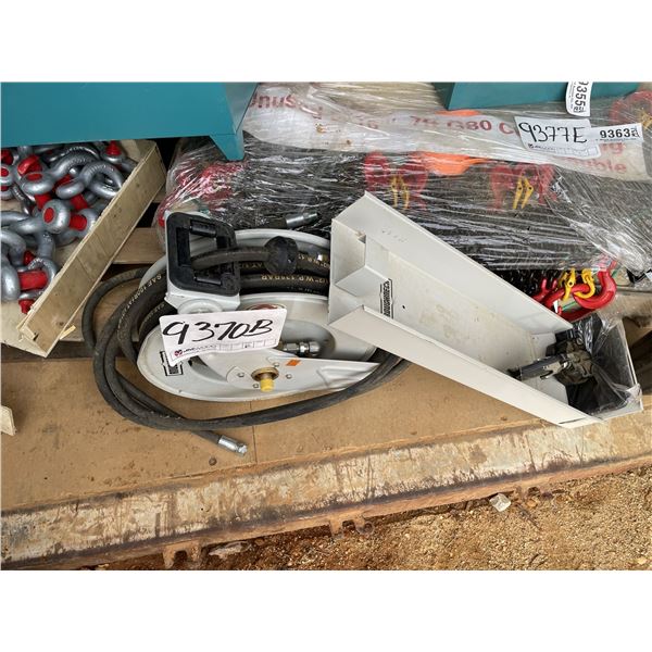 HOSE REEL W/ PUMP Pump