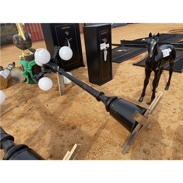 HORSE LAMP POST