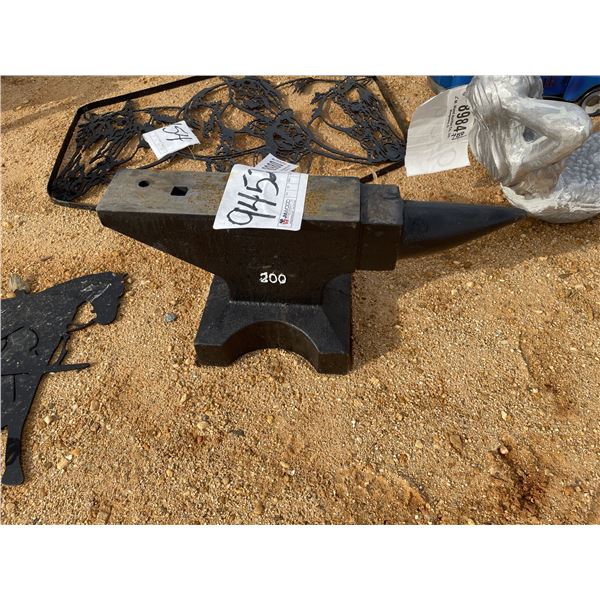 CAST IRON ANVIL, 200LBS