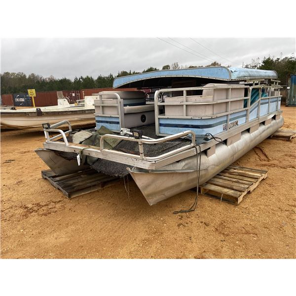20' PONTOON W/ 90 HP JOHNSON Boat