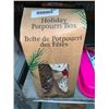 Image 1 : Holiday Potpourri Box