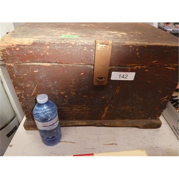 Wood chest