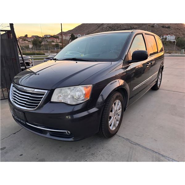 2014 Chrysler Town Country- CLEAN/149,434