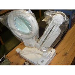 TABLE MAGNIFIER LAMP