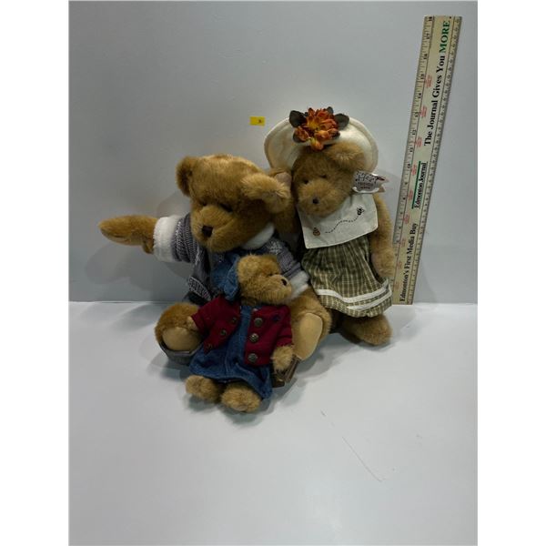 Assorted Collection of Boyd's Bears and More Largest is 13H
