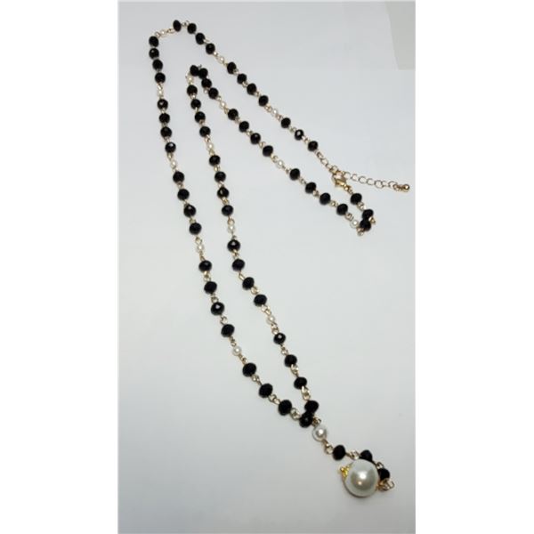 14)  BLACK CRYSTAL AND PEARL 34  NECKLACE WITH GO