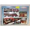 Image 1 : DICKENSVILLE CHRISTMAS TRAIN SET IN BOX-ESTATE