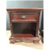 Image 4 : Gibbard Craftsman Est 1835 Matching Vintage Set of Bed Side Tables Solid Mahogany 22L x 15D x 25H