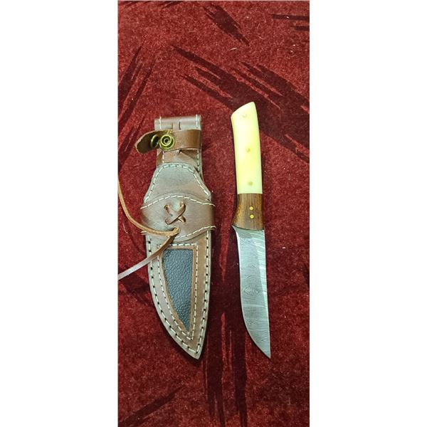 NEW DAMASCUS STEEL HUNTING KNIFE WITH LEATHER SHEATH 5" BLADE