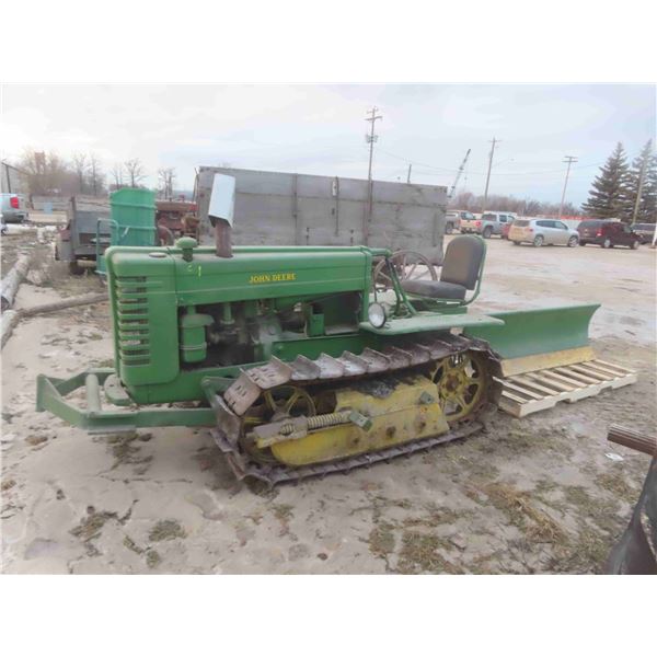 John Deere MC Gas Crawler with PTO , Pulley , 6' Blade with Manual