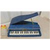 Image 2 : Vintage Toys : Grand Piano , Big Mouth Singers , Plastic Bunnys/Fish , Plus